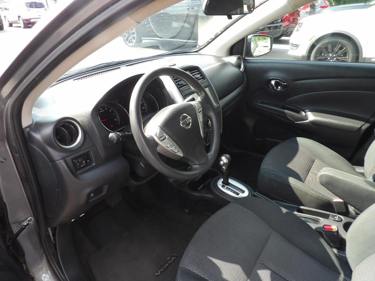 Nissan Versa Sedan SV CVT 2019