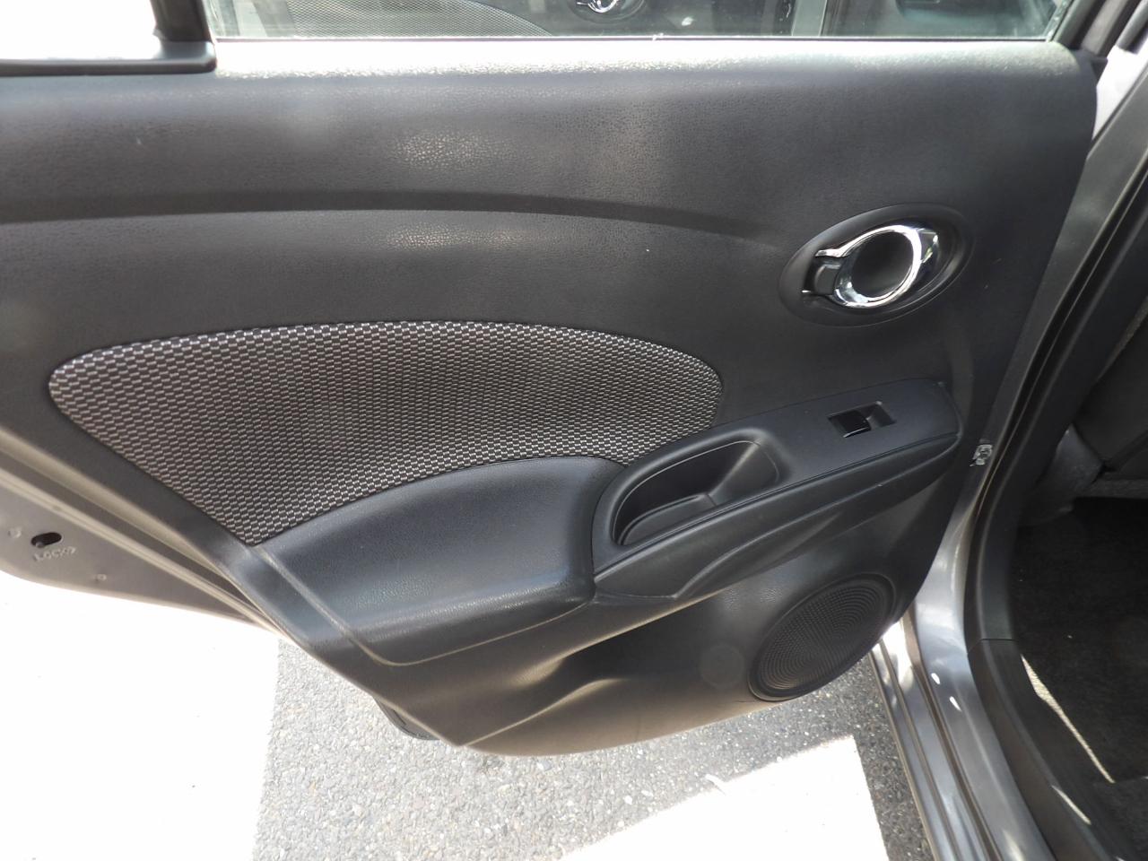 Nissan Versa Sedan SV CVT 2019