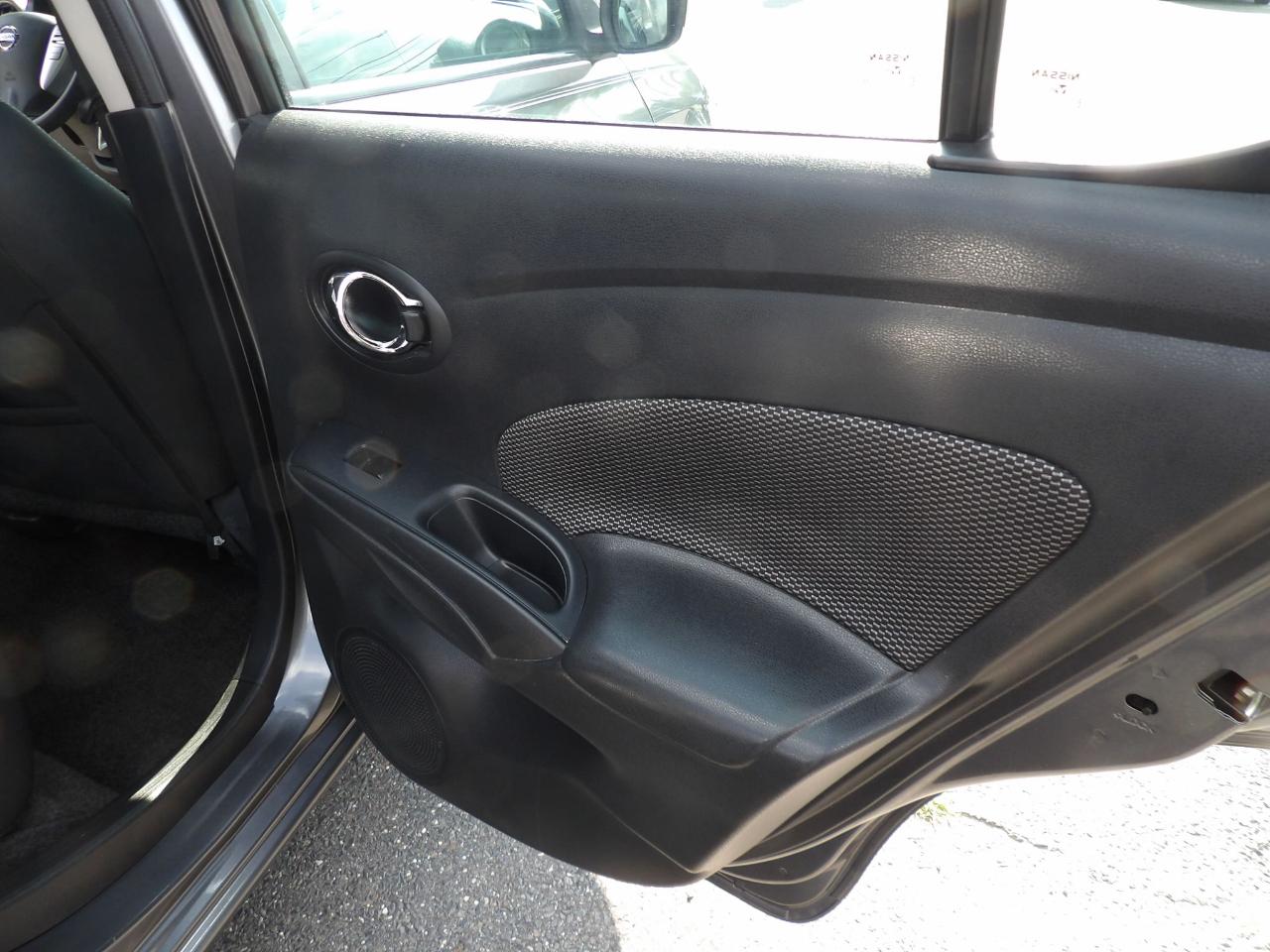 Nissan Versa Sedan SV CVT 2019