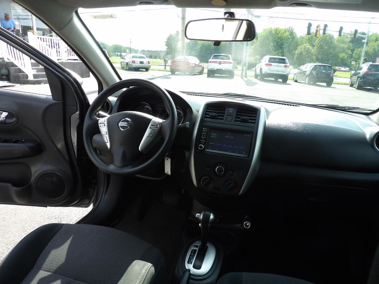 Nissan Versa Sedan SV CVT 2019