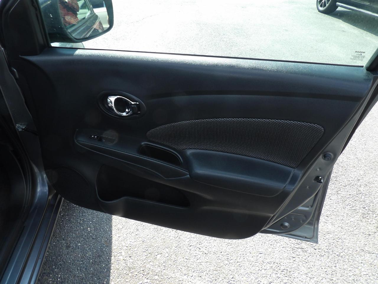 Nissan Versa Sedan SV CVT 2019