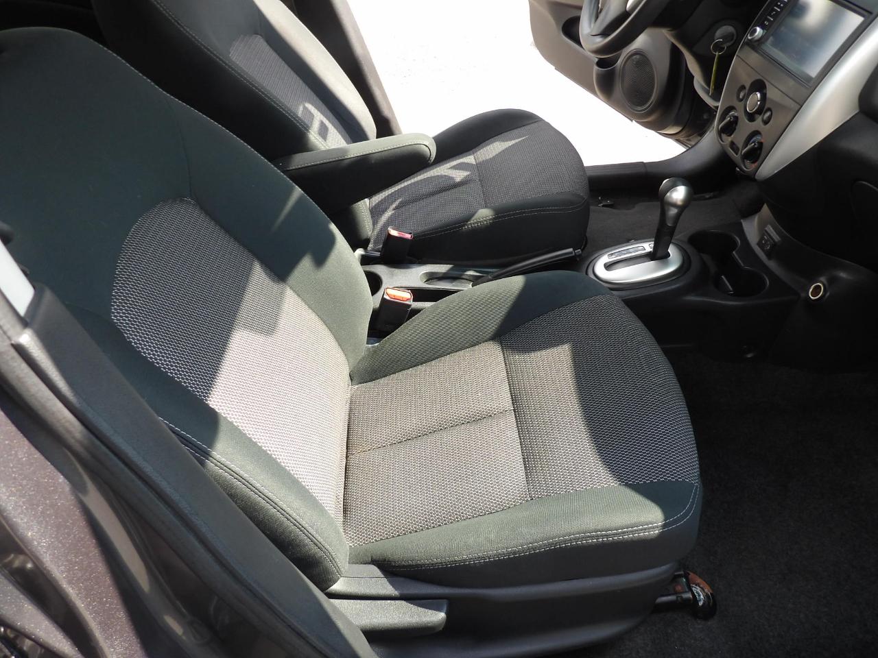 Nissan Versa Sedan SV CVT 2019