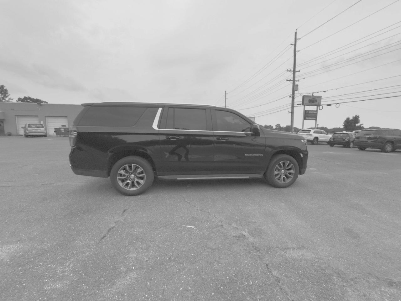 Chevrolet Suburban 4WD 4dr LT 2022