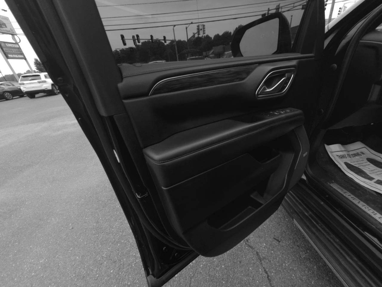 Chevrolet Suburban 4WD 4dr LT 2022