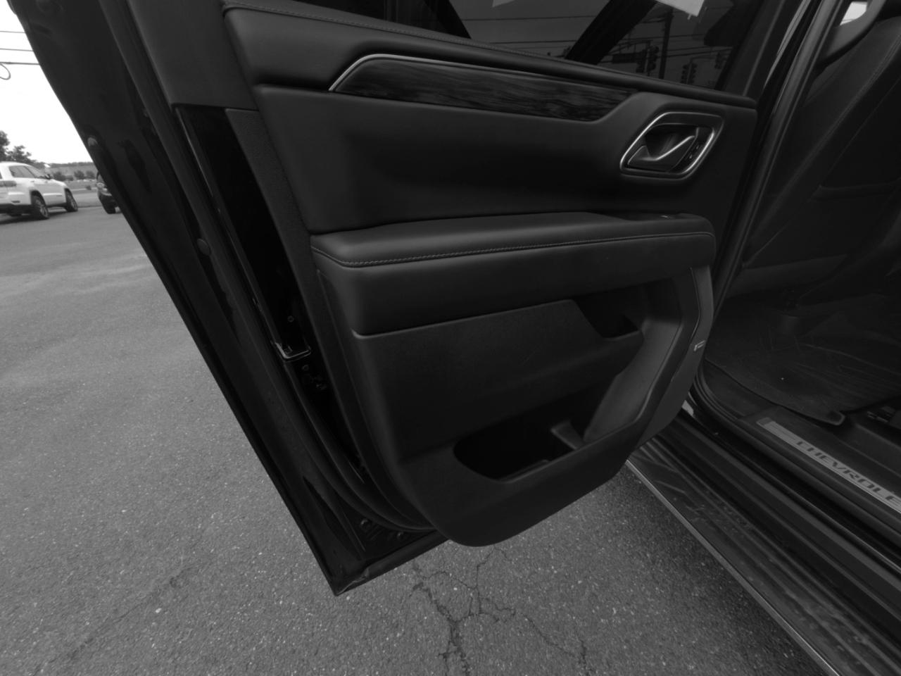 Chevrolet Suburban 4WD 4dr LT 2022