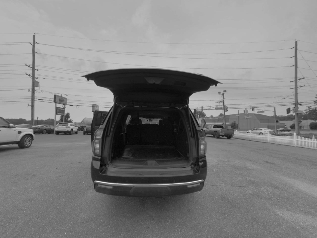 Chevrolet Suburban 4WD 4dr LT 2022