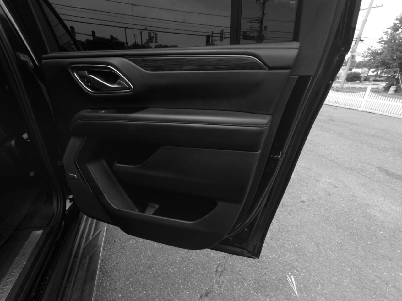 Chevrolet Suburban 4WD 4dr LT 2022