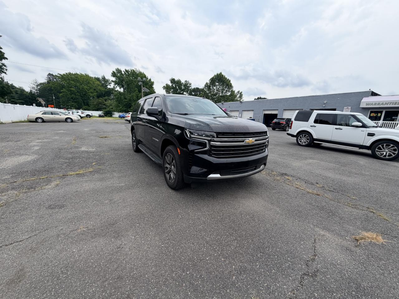 Chevrolet Suburban 4WD 4dr LT 2022