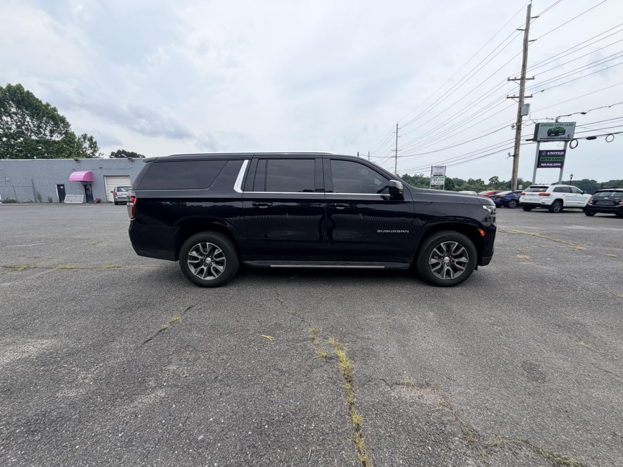 Chevrolet Suburban 4WD 4dr LT 2022