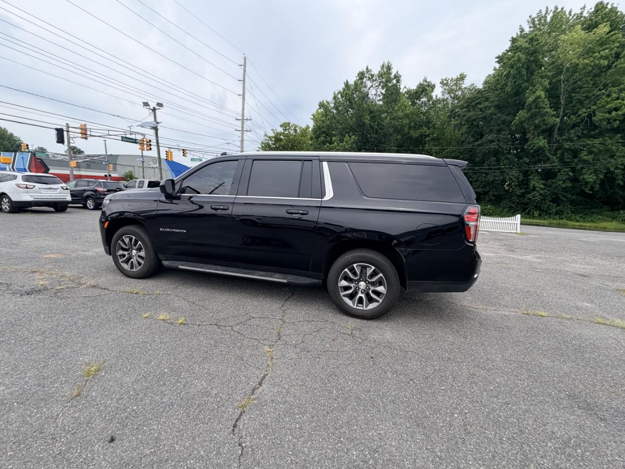 Chevrolet Suburban 4WD 4dr LT 2022