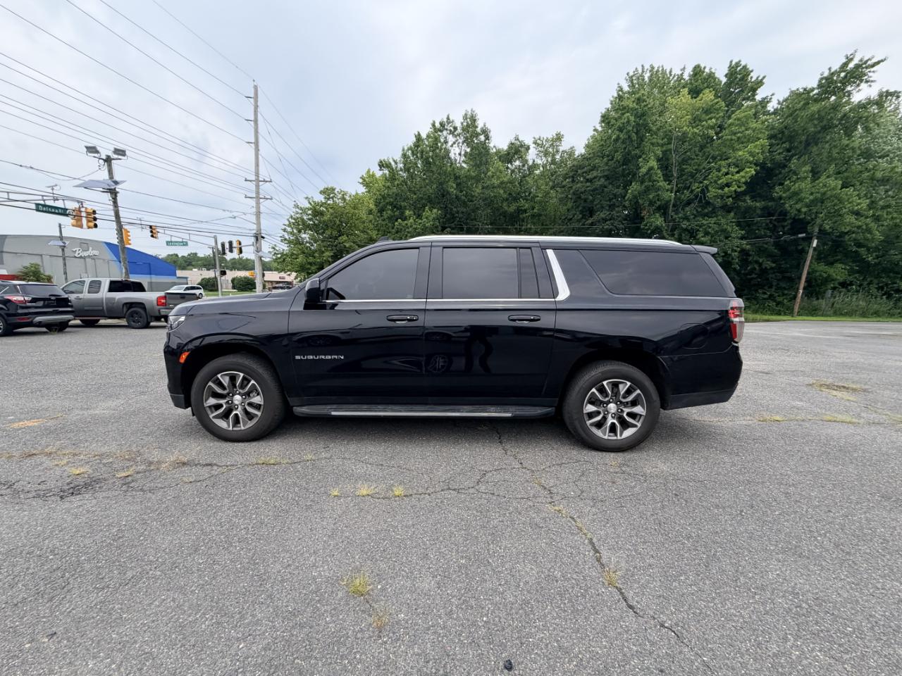 Chevrolet Suburban 4WD 4dr LT 2022