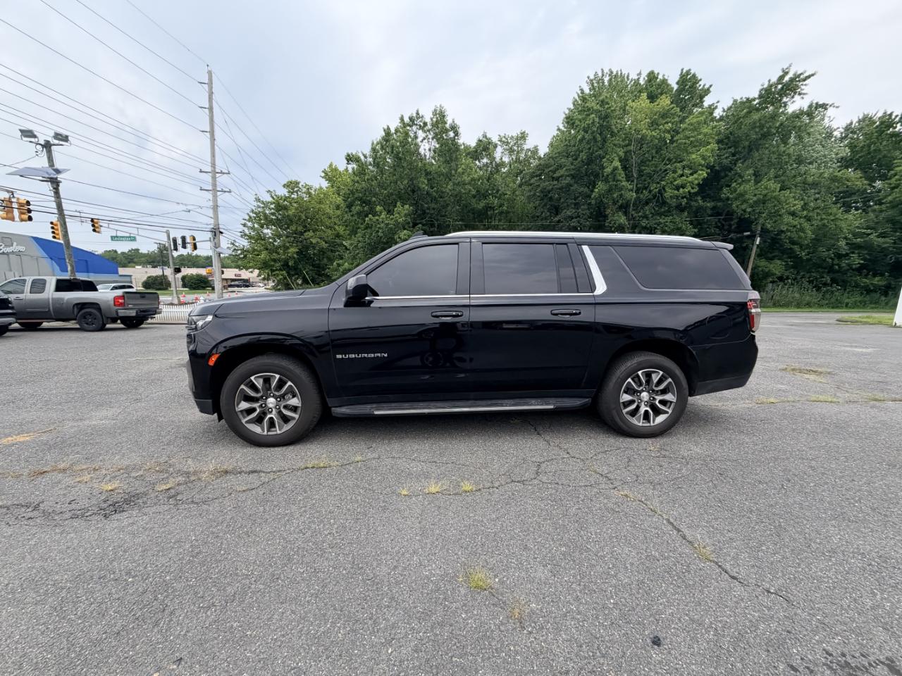 Chevrolet Suburban 4WD 4dr LT 2022