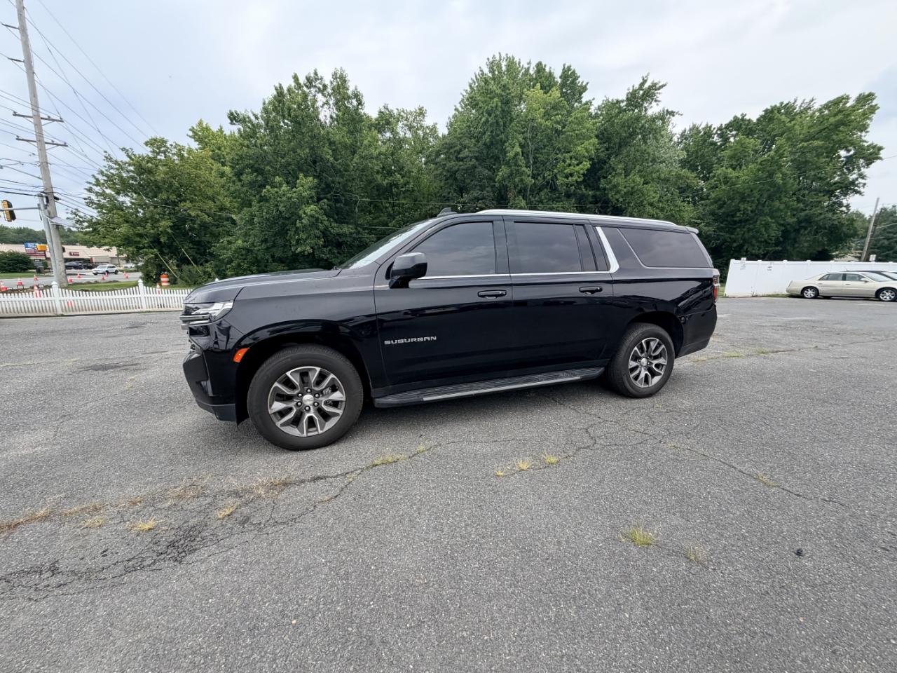 Chevrolet Suburban 4WD 4dr LT 2022