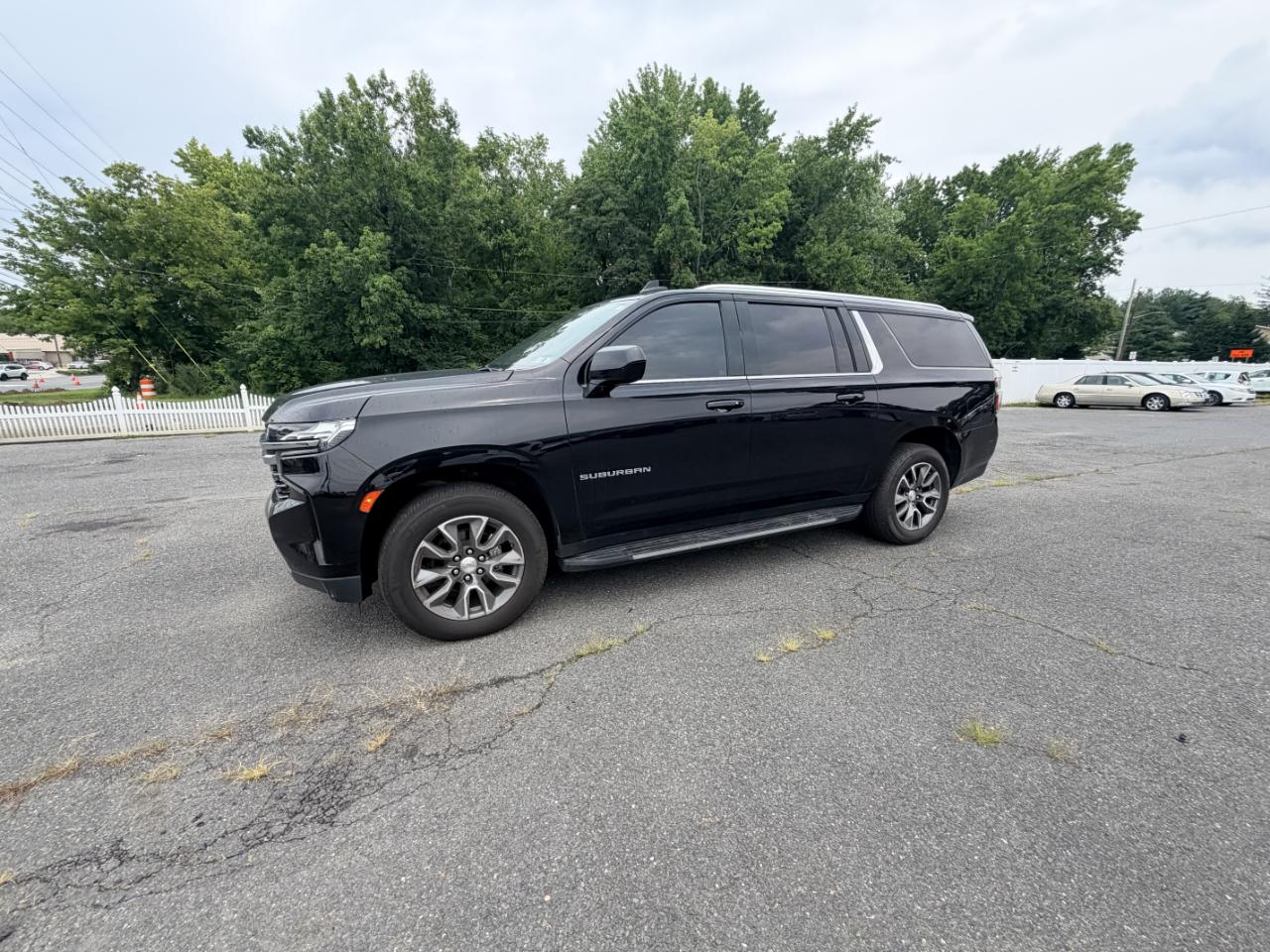 Chevrolet Suburban 4WD 4dr LT 2022