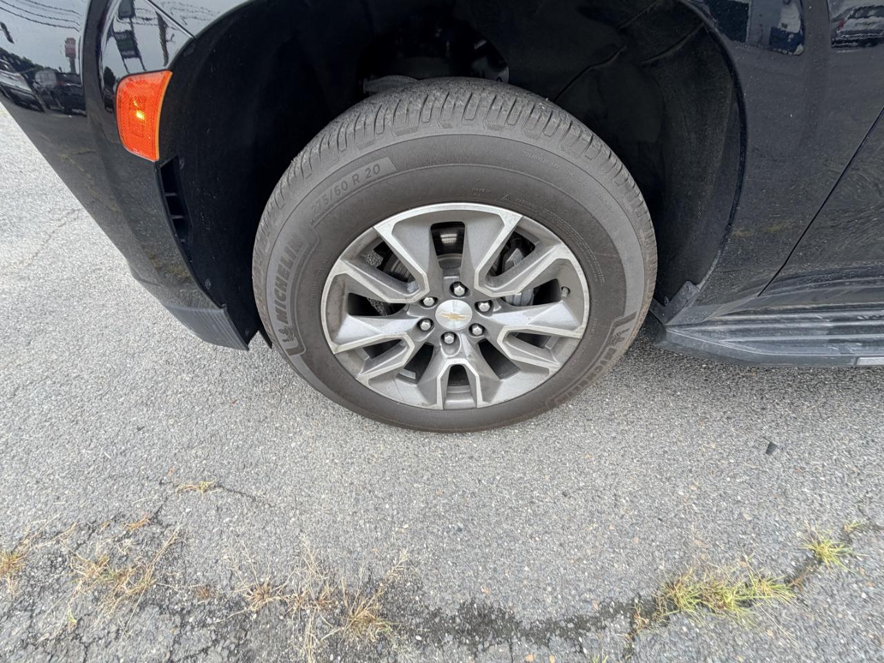 Chevrolet Suburban 4WD 4dr LT 2022