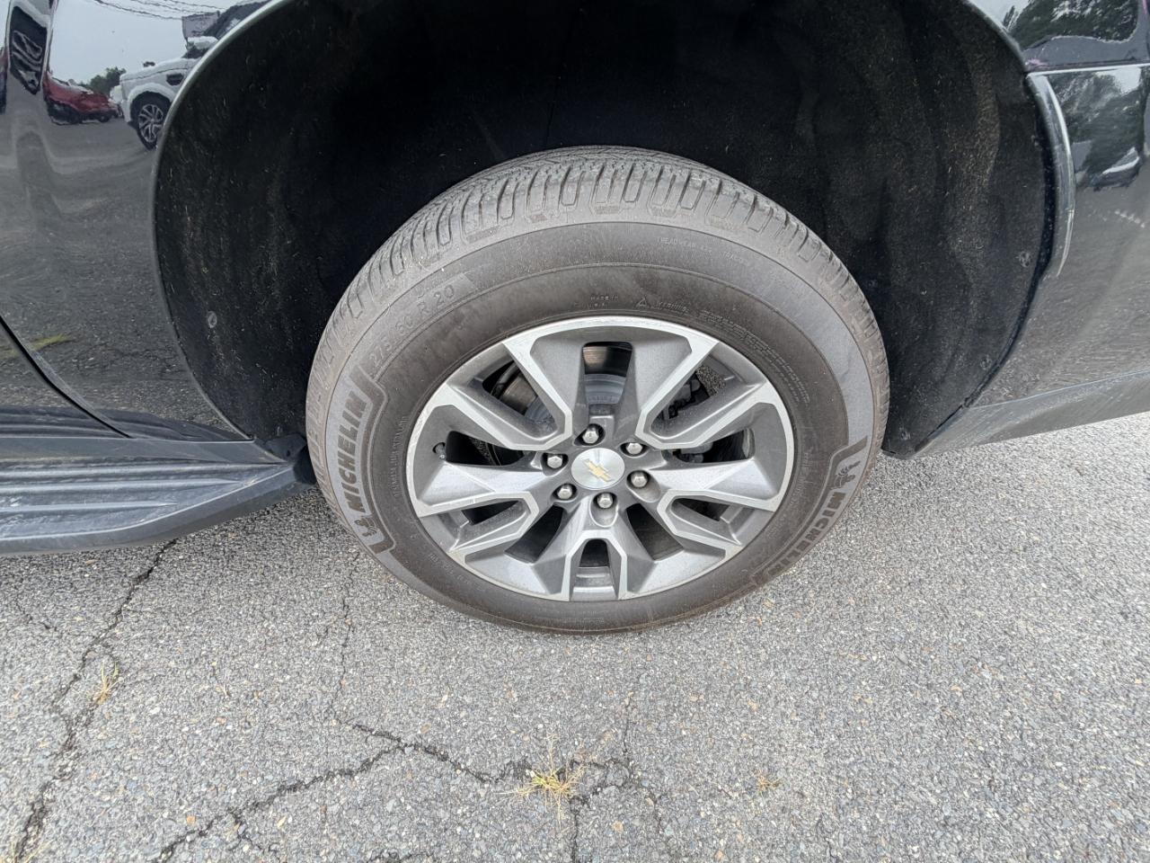 Chevrolet Suburban 4WD 4dr LT 2022