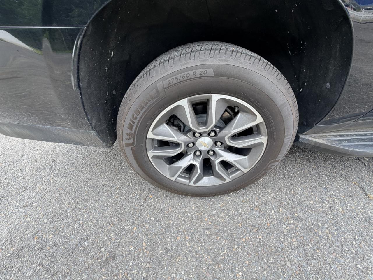 Chevrolet Suburban 4WD 4dr LT 2022