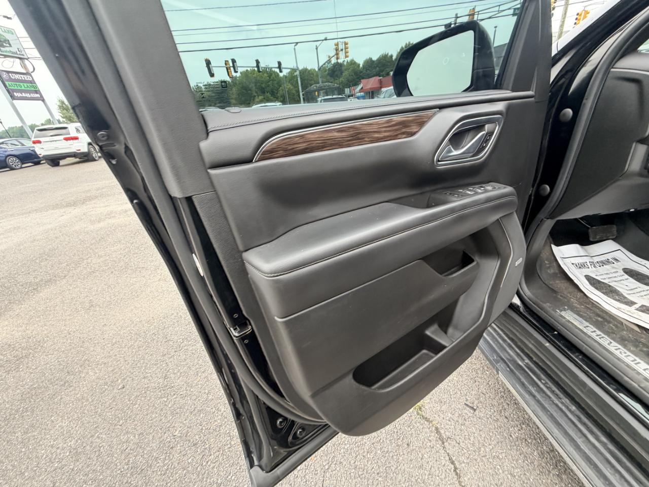 Chevrolet Suburban 4WD 4dr LT 2022