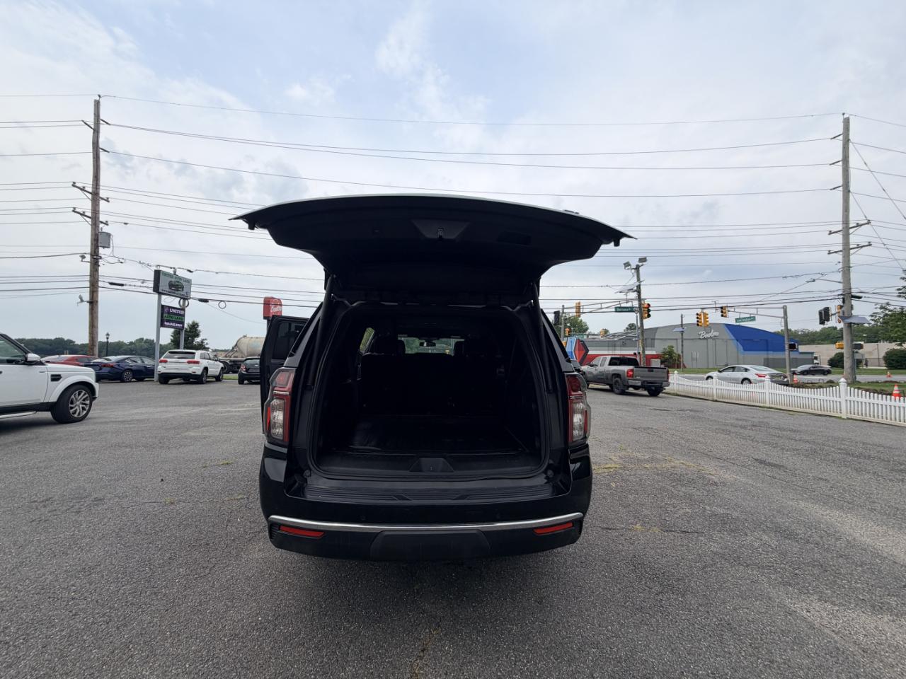 Chevrolet Suburban 4WD 4dr LT 2022