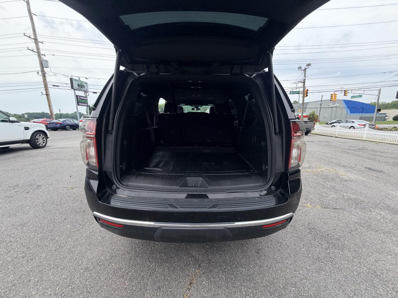 Chevrolet Suburban 4WD 4dr LT 2022