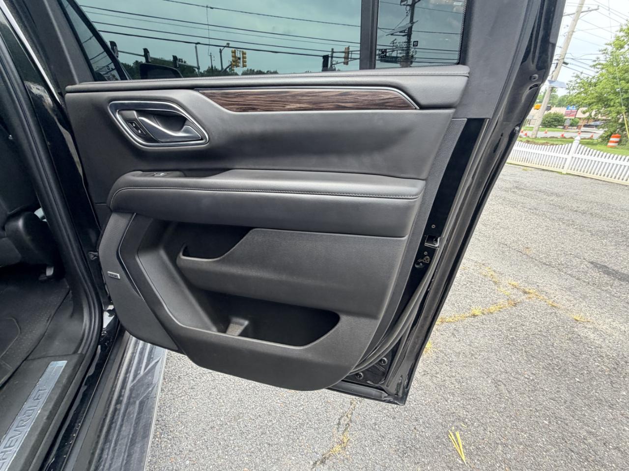 Chevrolet Suburban 4WD 4dr LT 2022