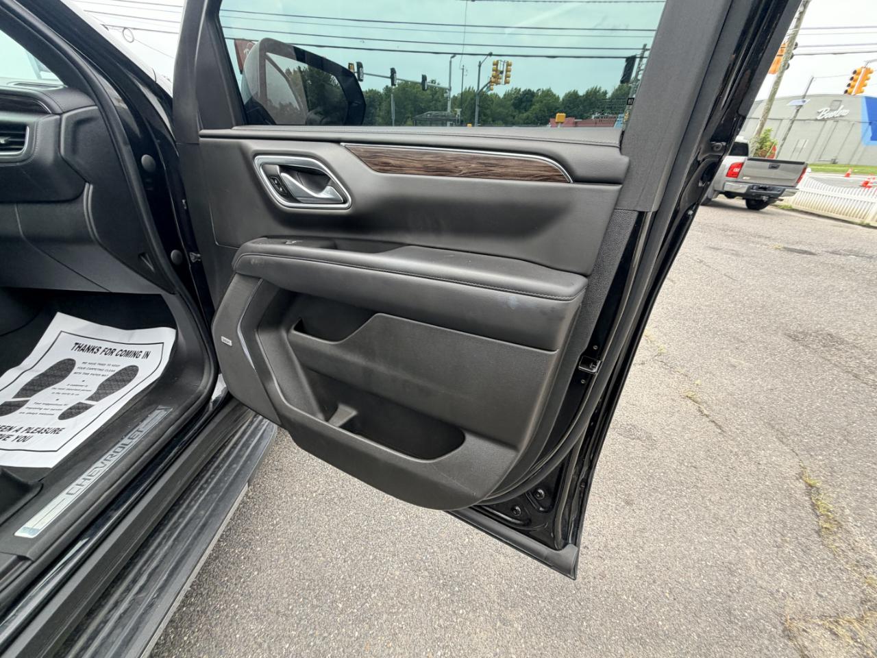 Chevrolet Suburban 4WD 4dr LT 2022