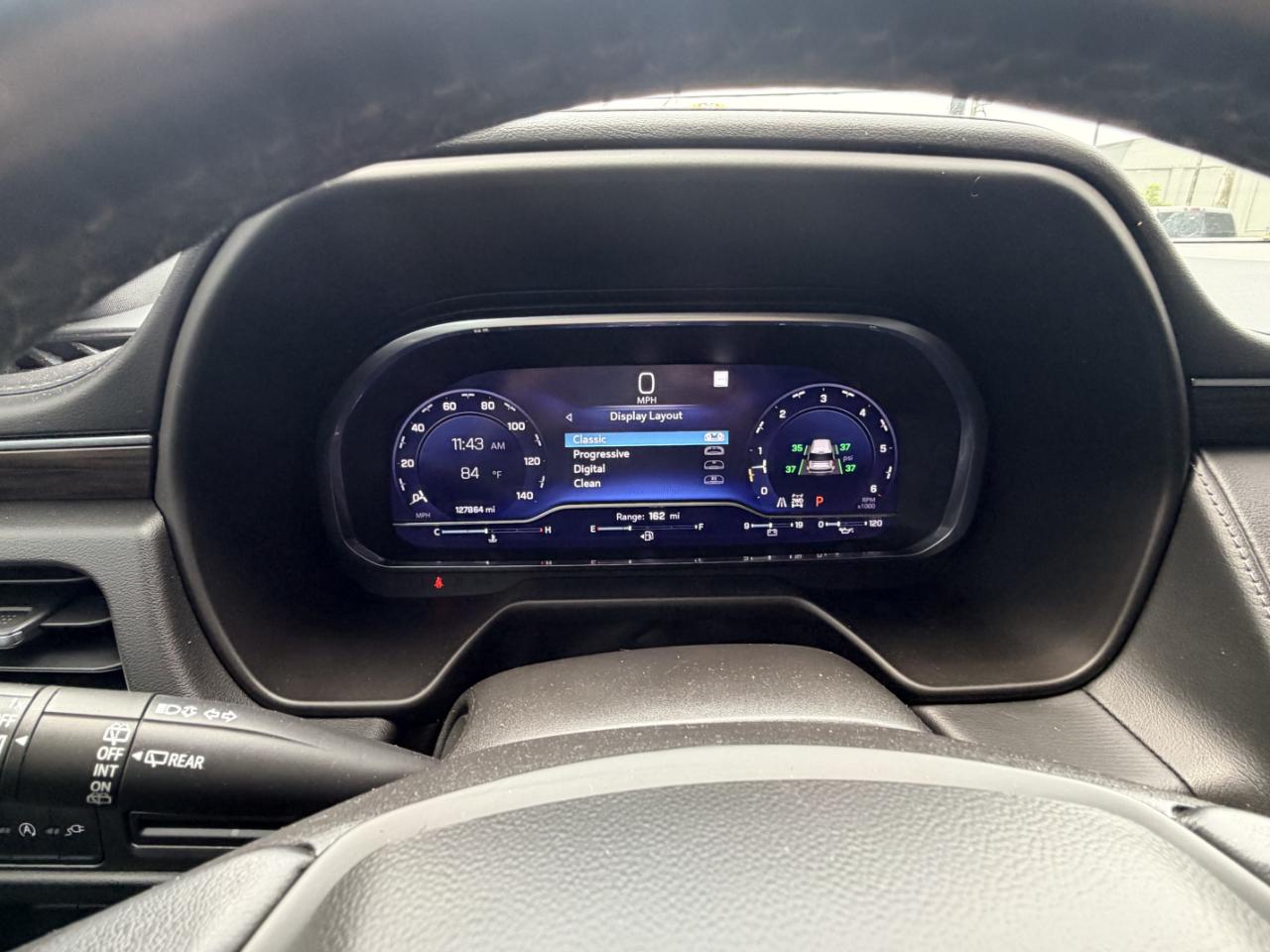 Chevrolet Suburban 4WD 4dr LT 2022