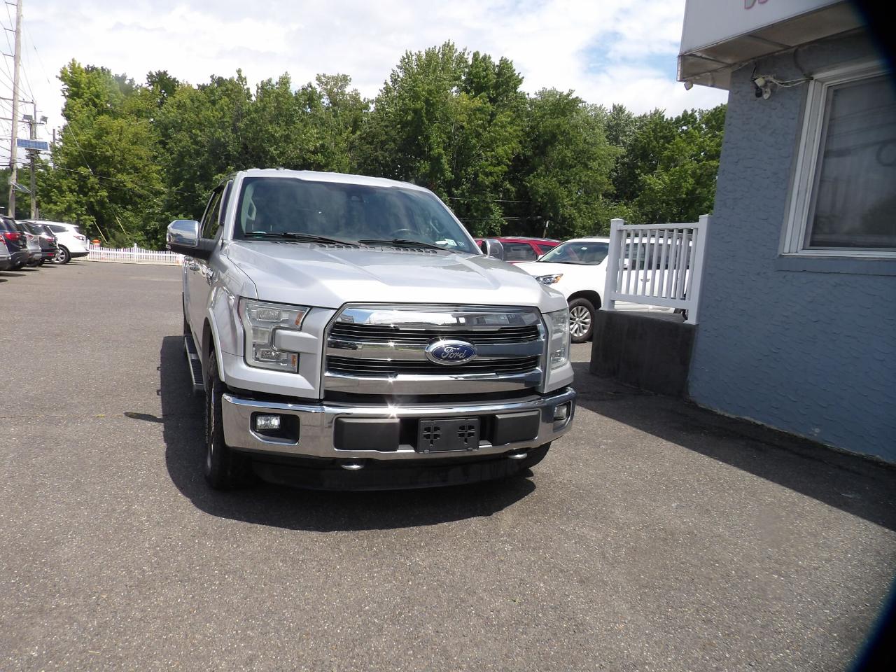 Ford F-150 4WD SuperCrew 139" Lariat 2015