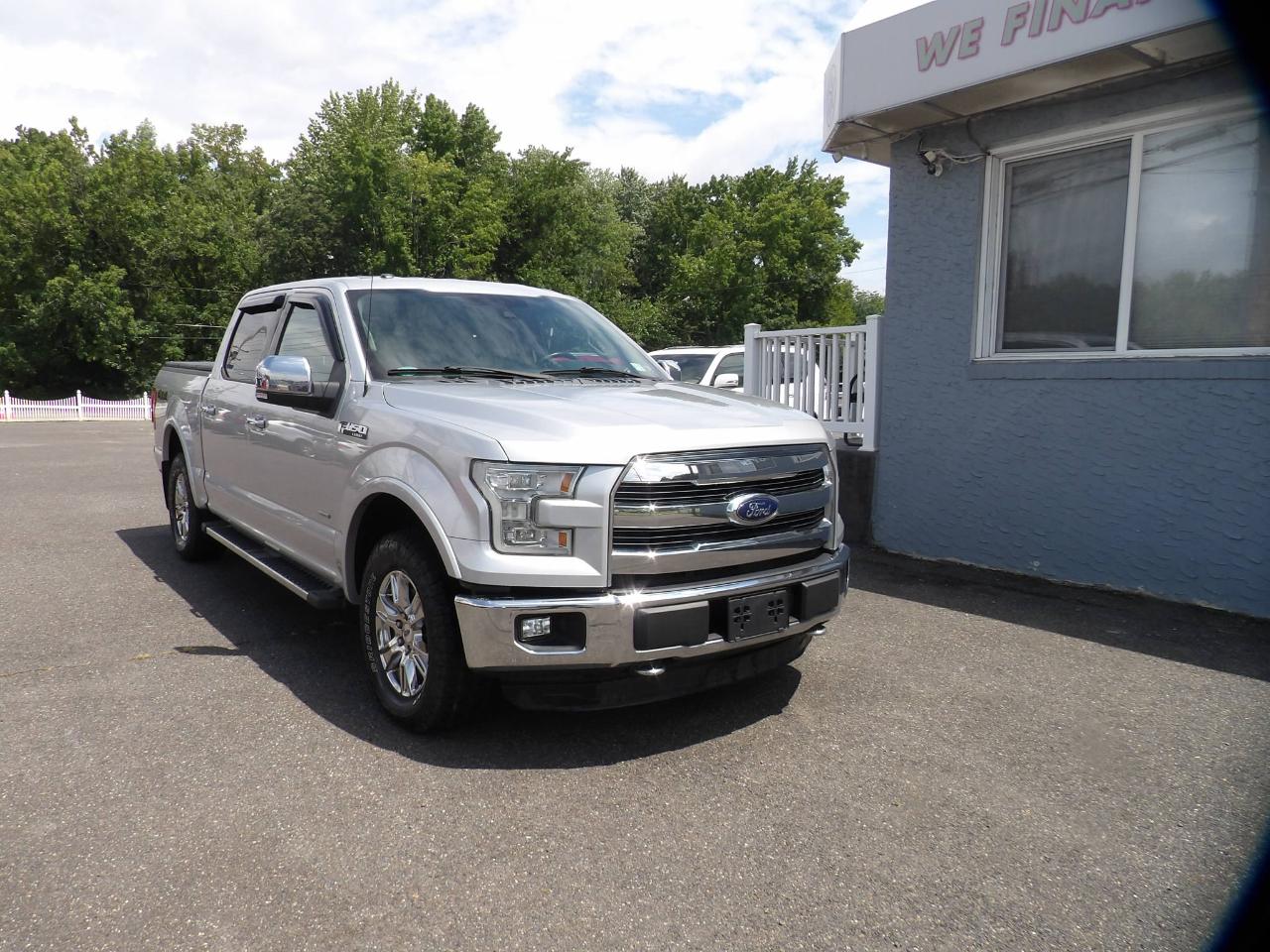 Ford F-150 4WD SuperCrew 139" Lariat 2015
