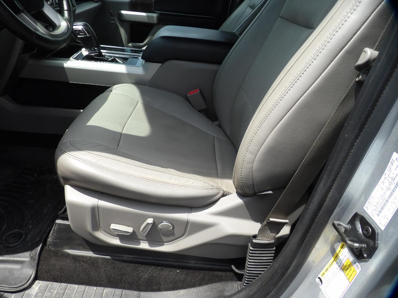 Ford F-150 4WD SuperCrew 139" Lariat 2015