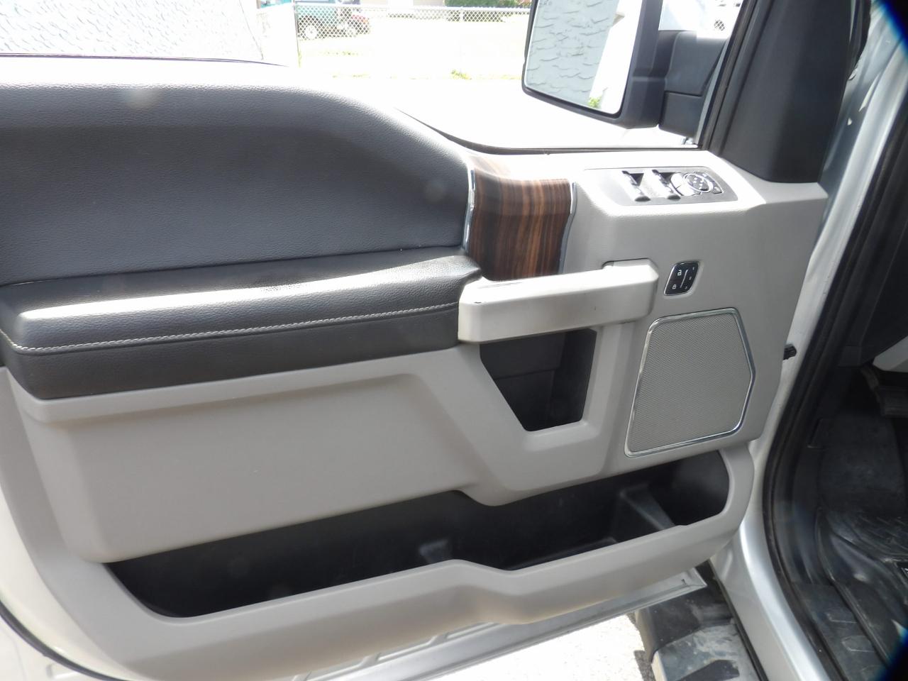 Ford F-150 4WD SuperCrew 139" Lariat 2015