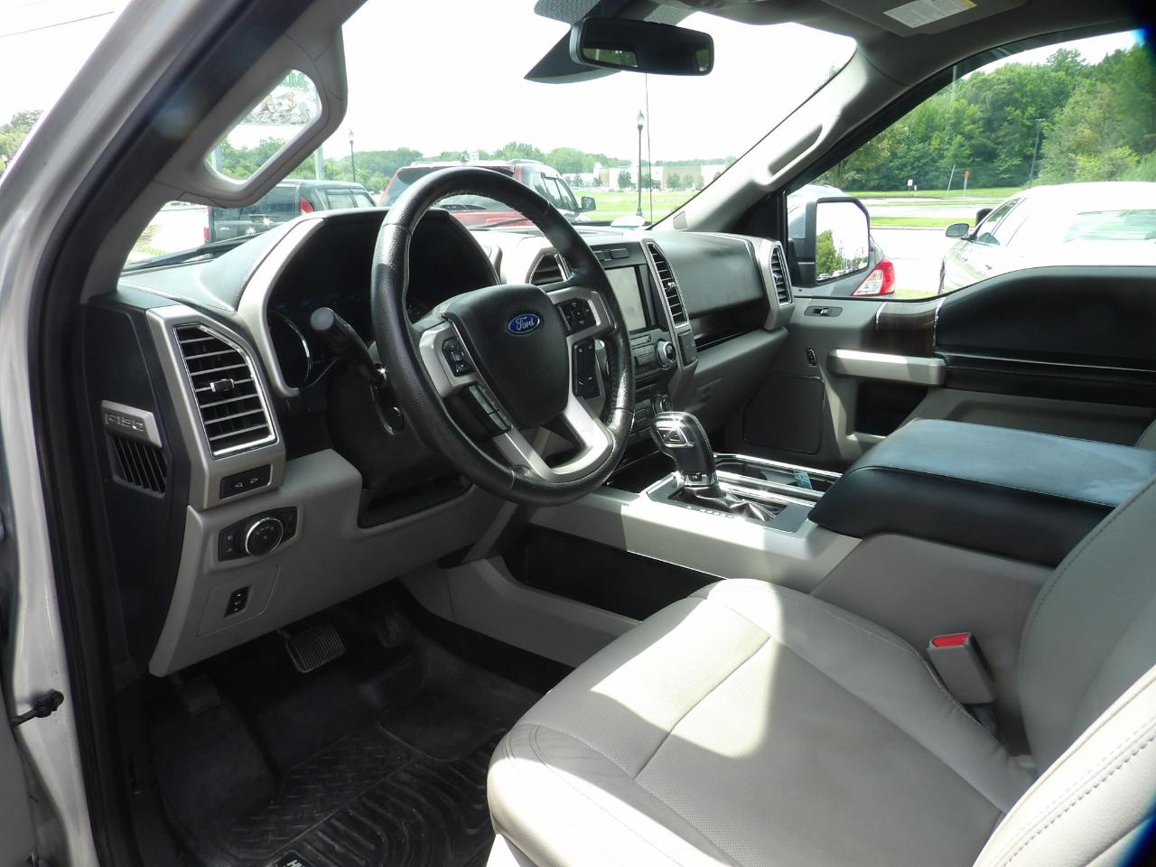 Ford F-150 4WD SuperCrew 139" Lariat 2015
