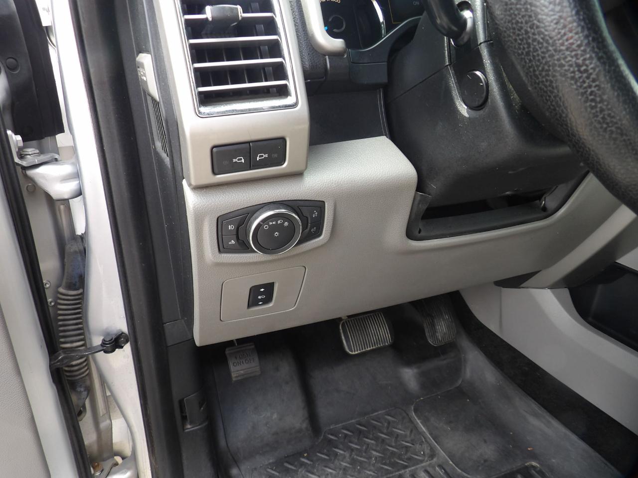 Ford F-150 4WD SuperCrew 139" Lariat 2015