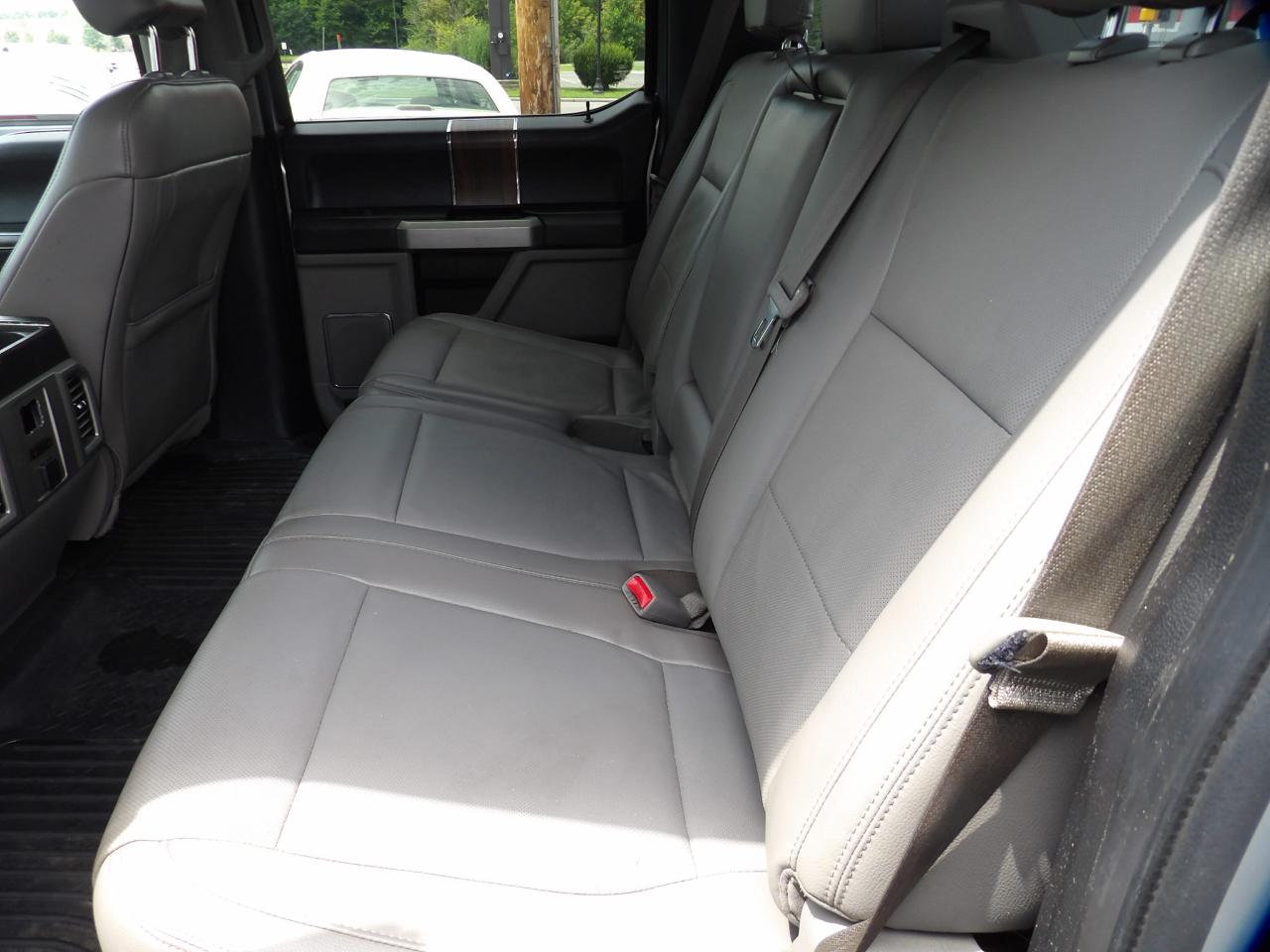 Ford F-150 4WD SuperCrew 139" Lariat 2015