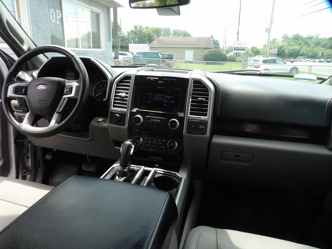 Ford F-150 4WD SuperCrew 139" Lariat 2015