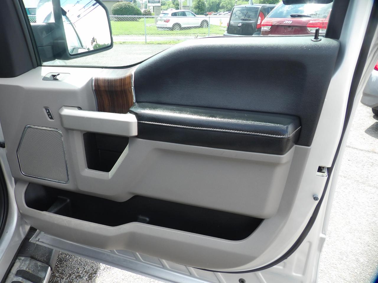 Ford F-150 4WD SuperCrew 139" Lariat 2015