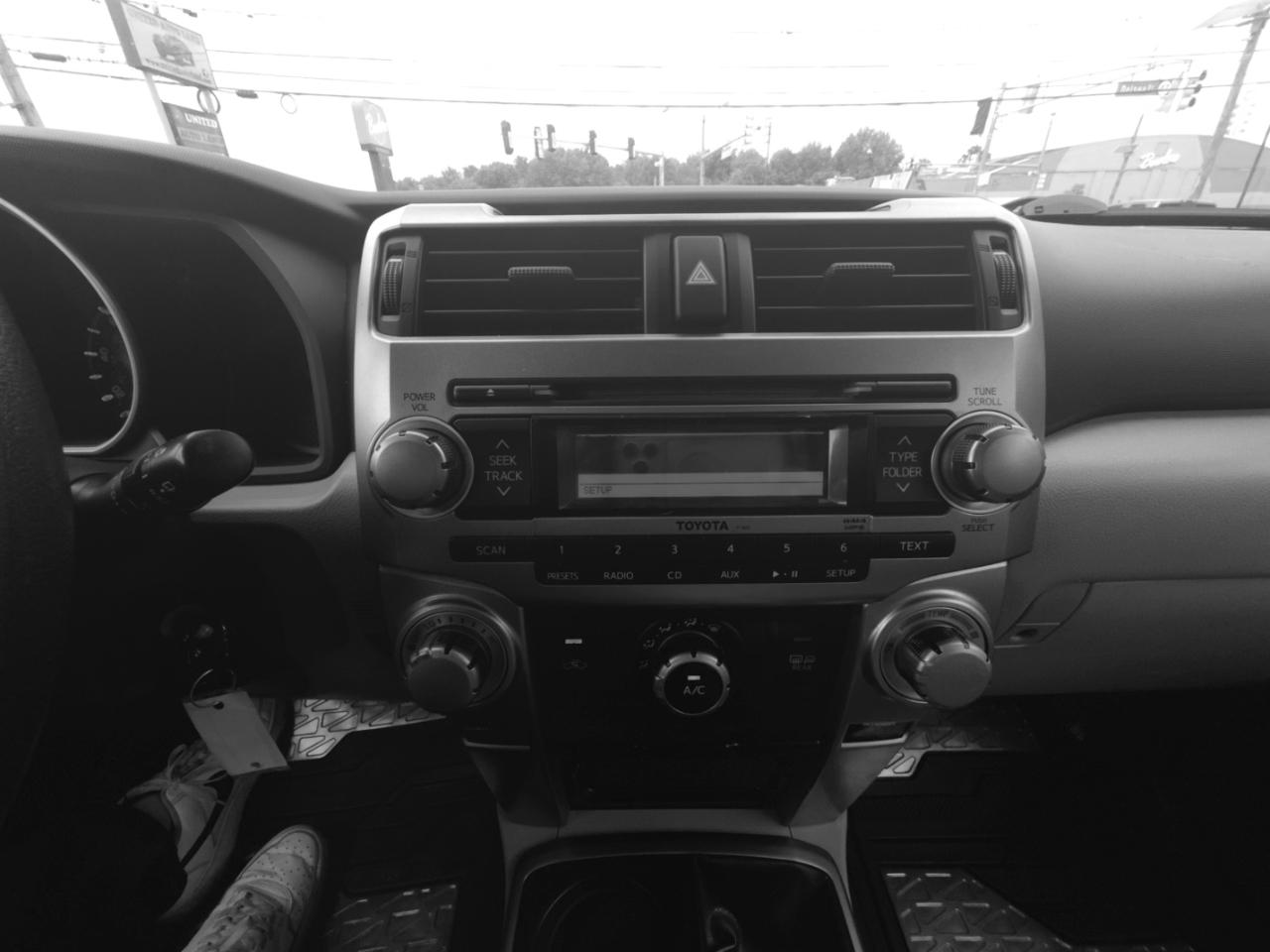 Toyota 4Runner 4WD 4dr V6 Limited (Natl) 2010