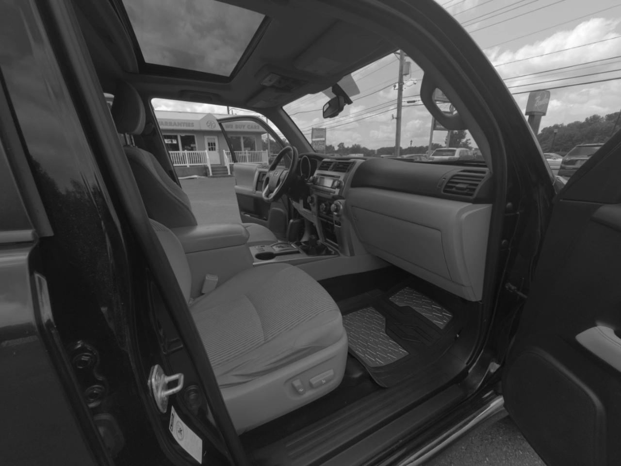 Toyota 4Runner 4WD 4dr V6 Limited (Natl) 2010