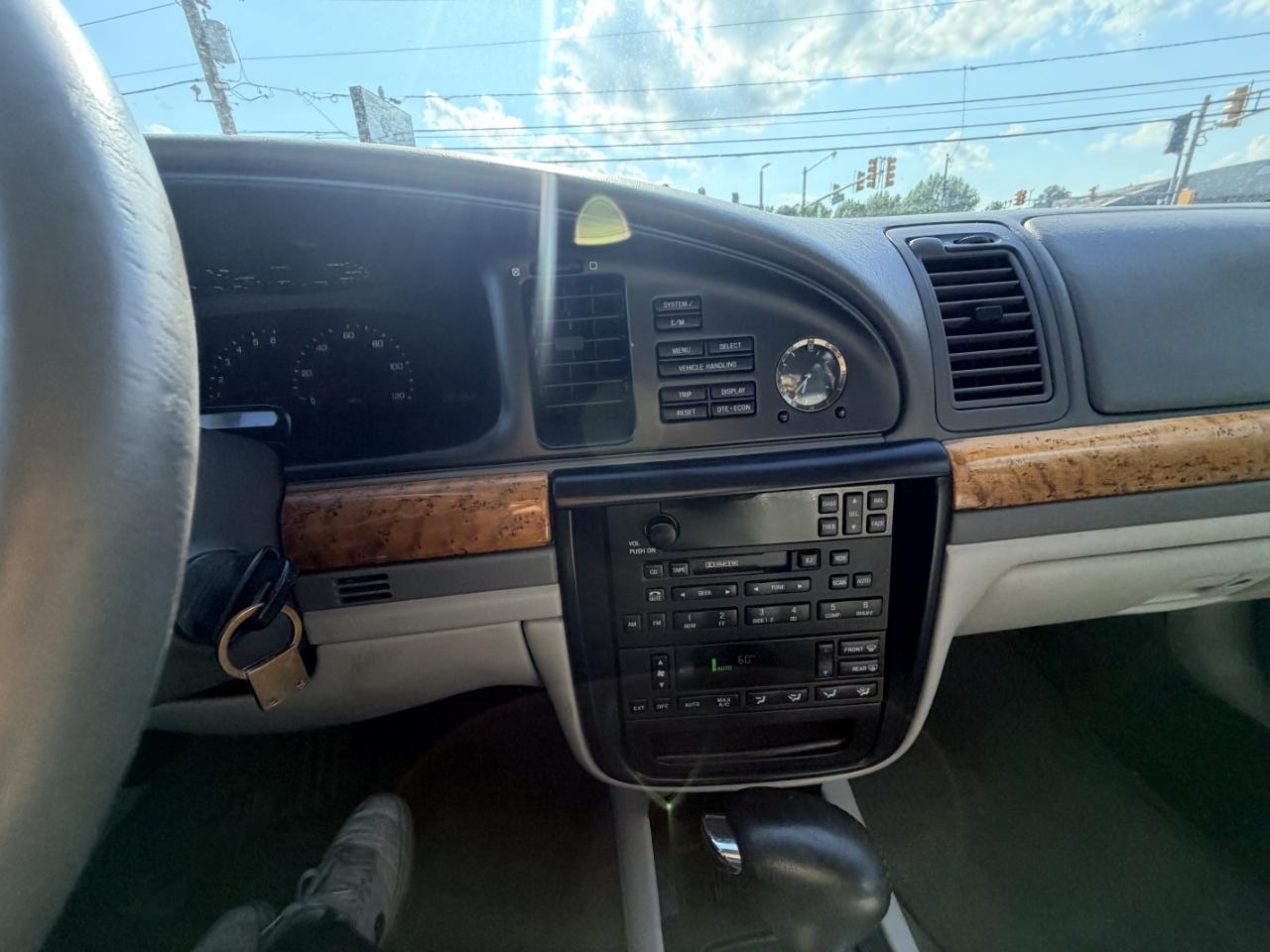 Lincoln Continental 4dr Sdn 1998