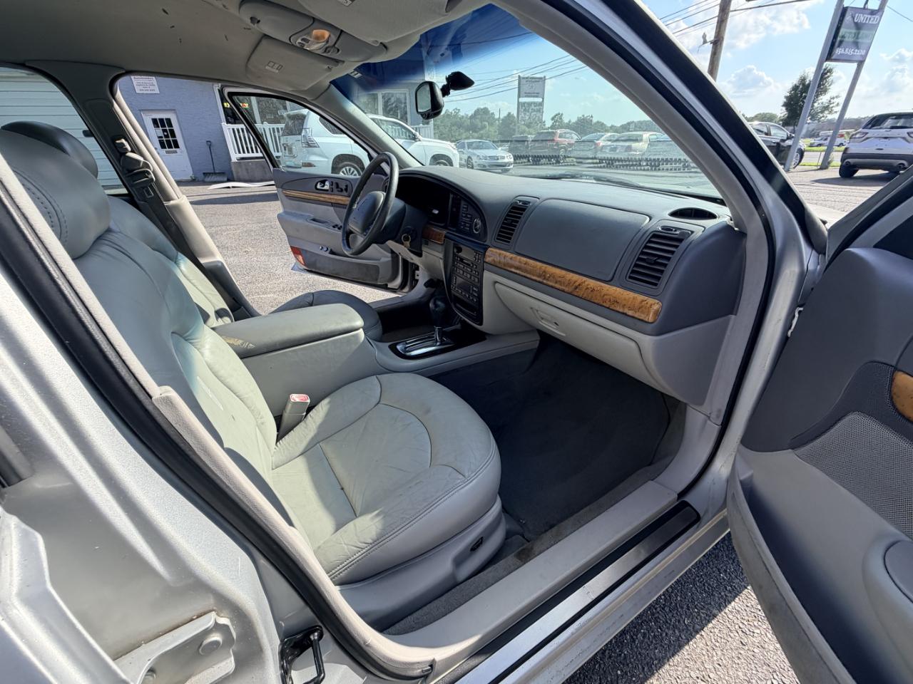 Lincoln Continental 4dr Sdn 1998