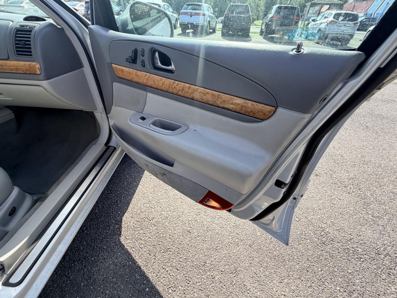 Lincoln Continental 4dr Sdn 1998