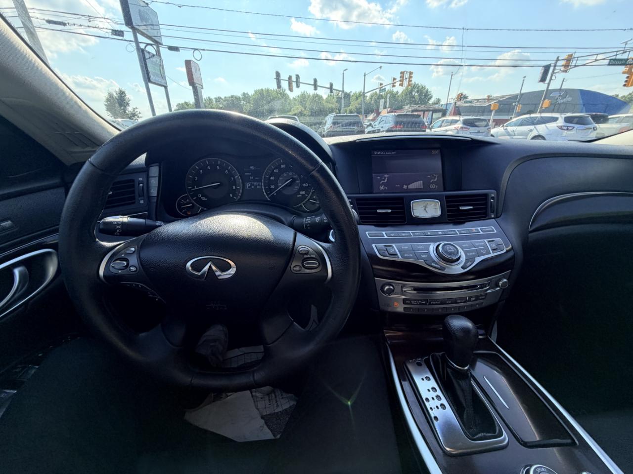 Infiniti M37 4dr Sdn AWD 2011