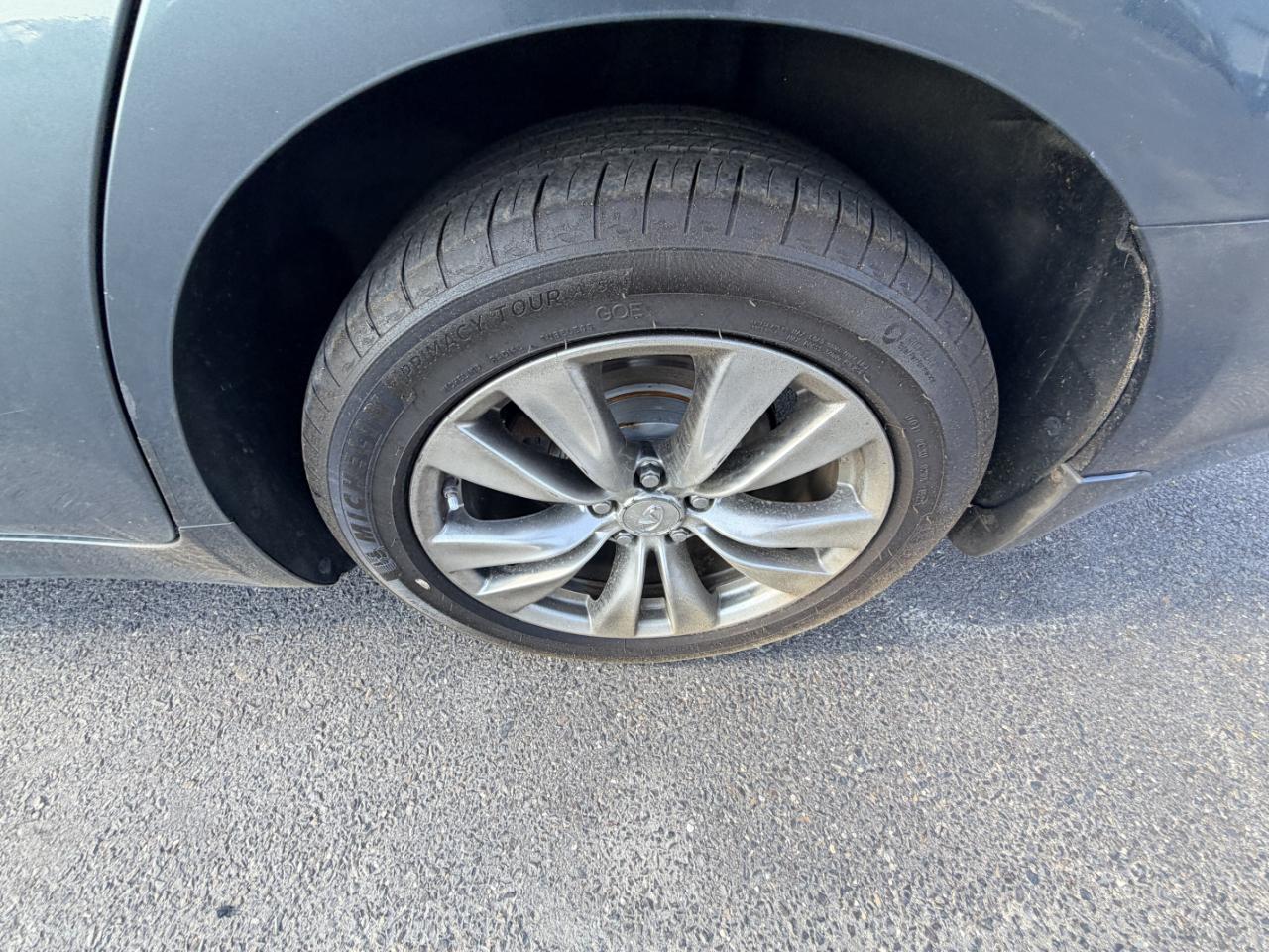 Infiniti M37 4dr Sdn AWD 2011
