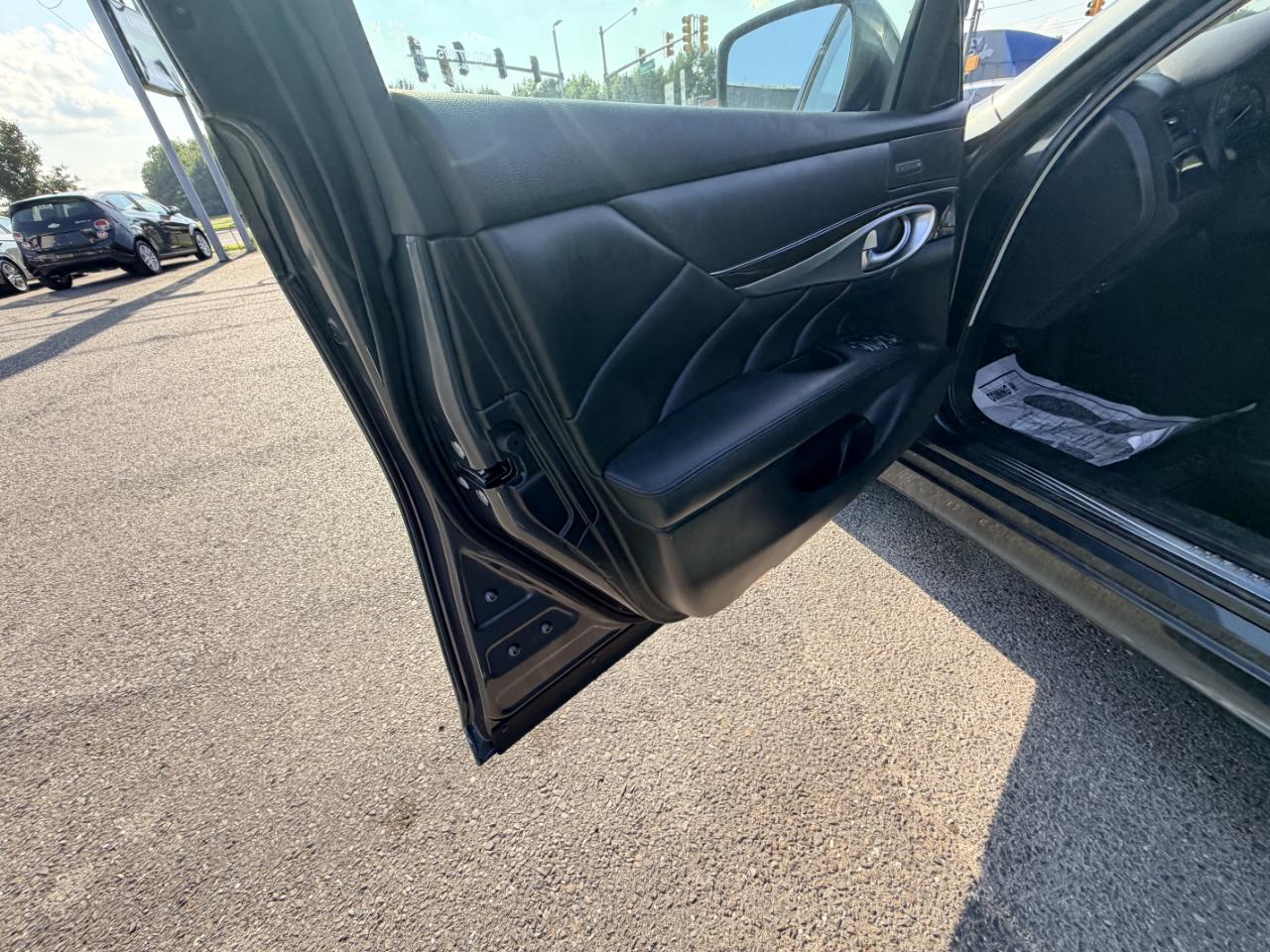 Infiniti M37 4dr Sdn AWD 2011