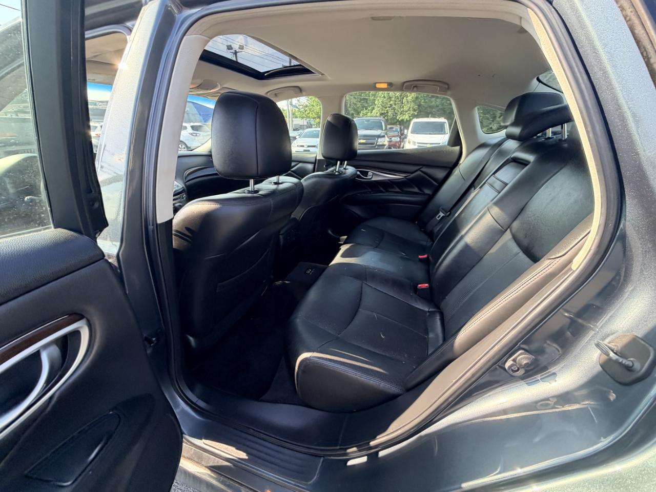 Infiniti M37 4dr Sdn AWD 2011