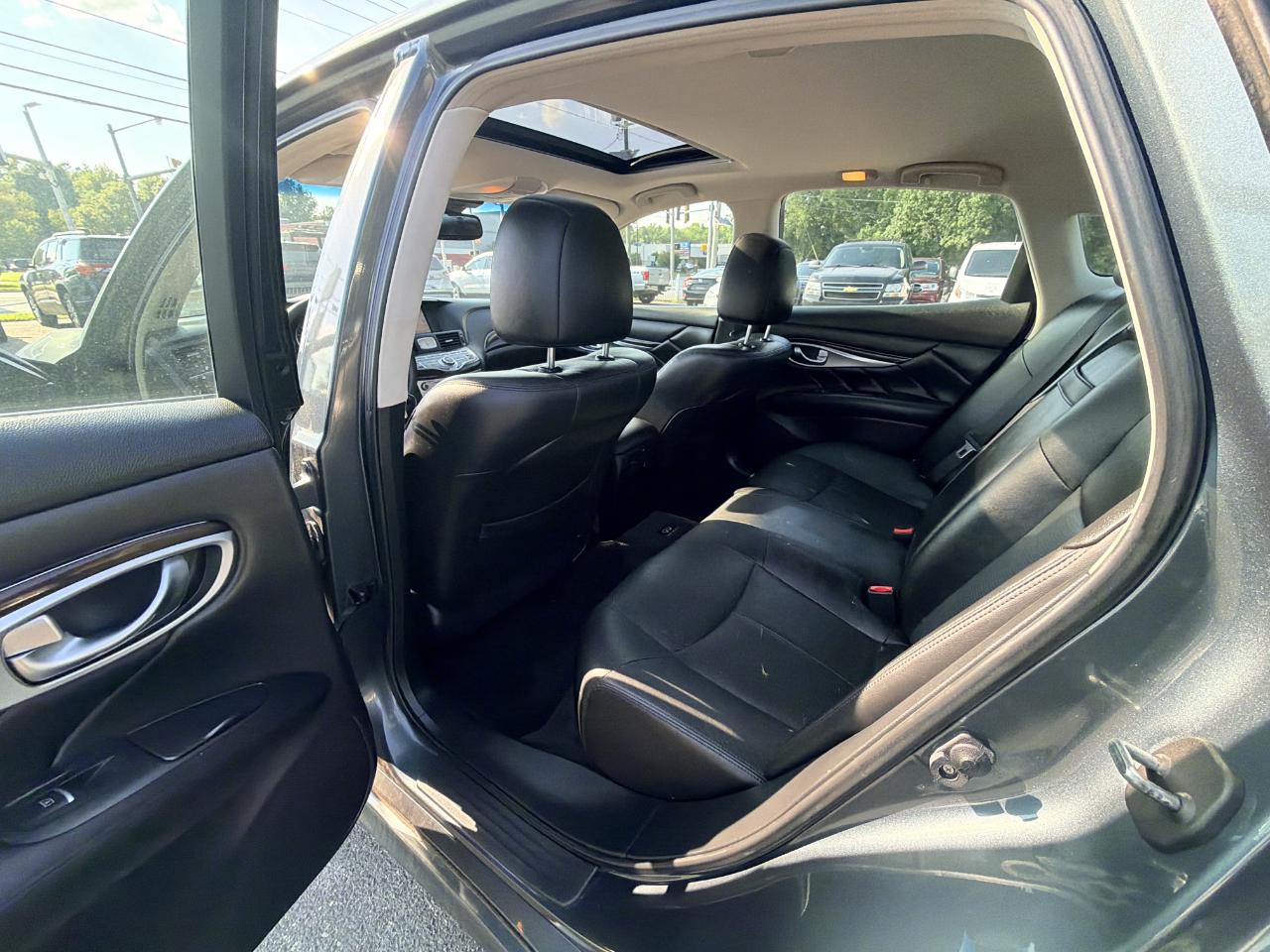Infiniti M37 4dr Sdn AWD 2011