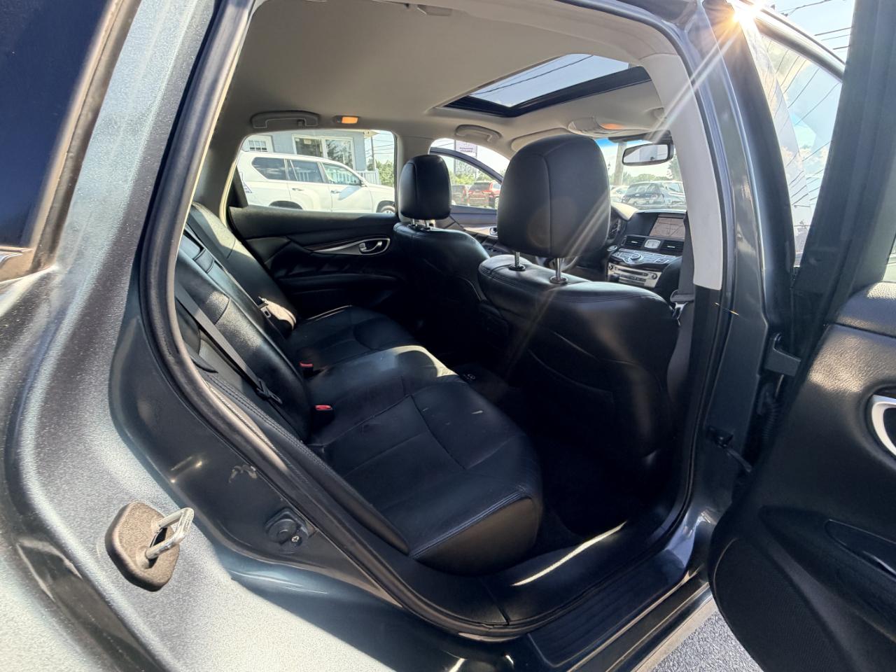 Infiniti M37 4dr Sdn AWD 2011