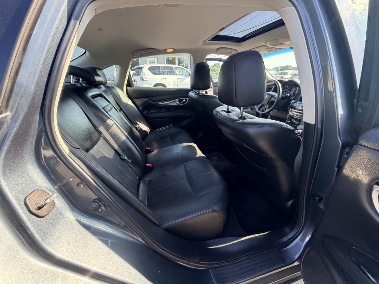 Infiniti M37 4dr Sdn AWD 2011