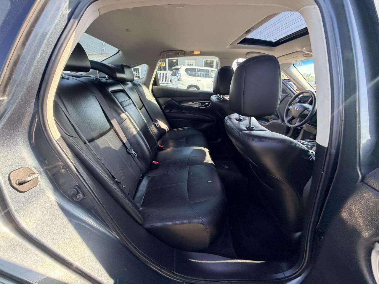 Infiniti M37 4dr Sdn AWD 2011