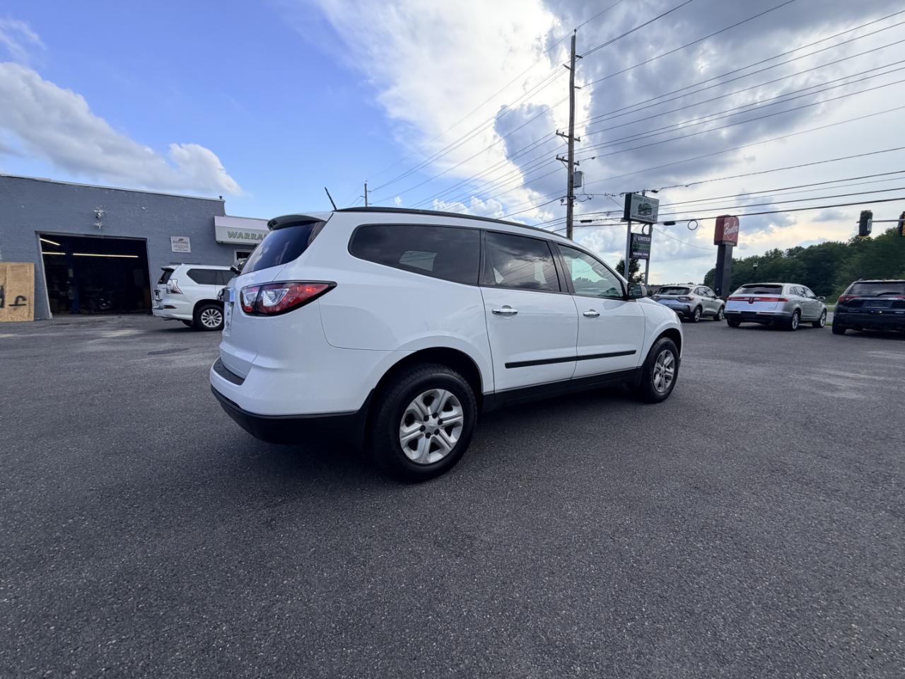 Chevrolet Traverse FWD 4dr LS w/1LS 2017